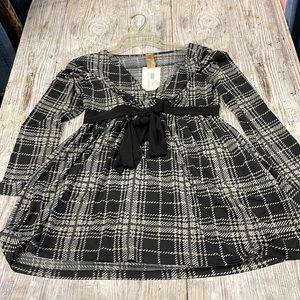 NWT 5th Culture tunic black/white/gray pattern, polyester/cotton blend, M